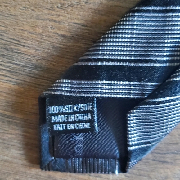 Calvin Klein Silk Tie - Picture 6 of 10